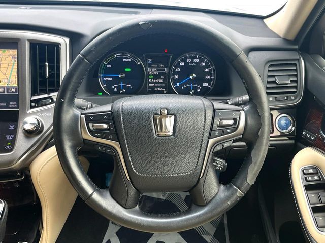 CROWN sedan hybrid