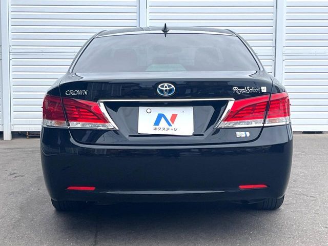 CROWN sedan hybrid