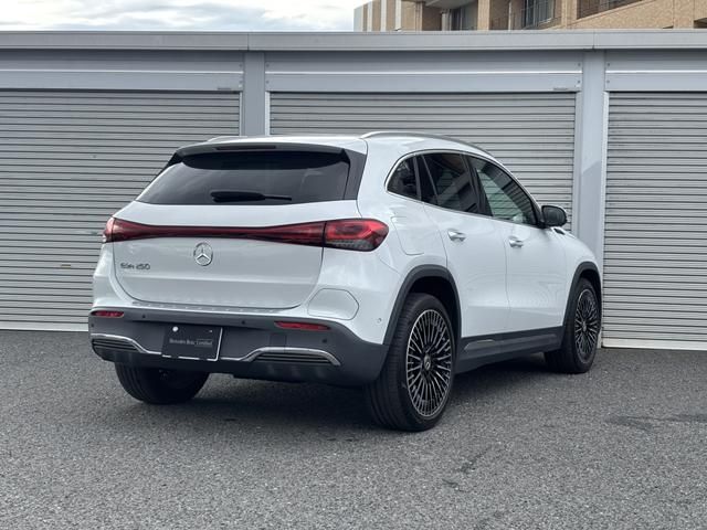 MERCEDES BENZ EQA