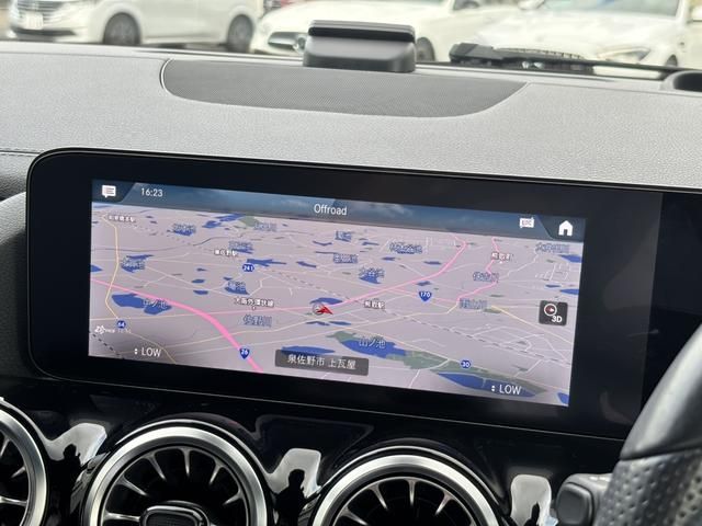 MERCEDES BENZ EQA