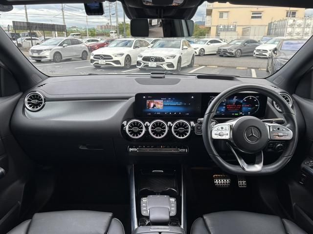 MERCEDES BENZ EQA