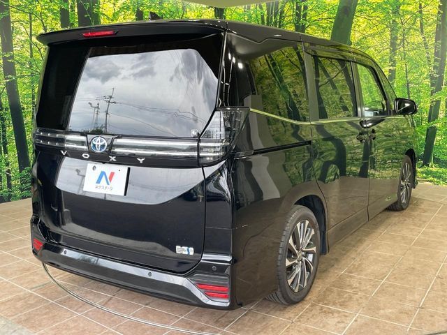 VOXY HYBRID