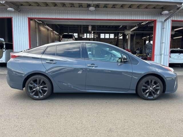 PRIUS 4WD