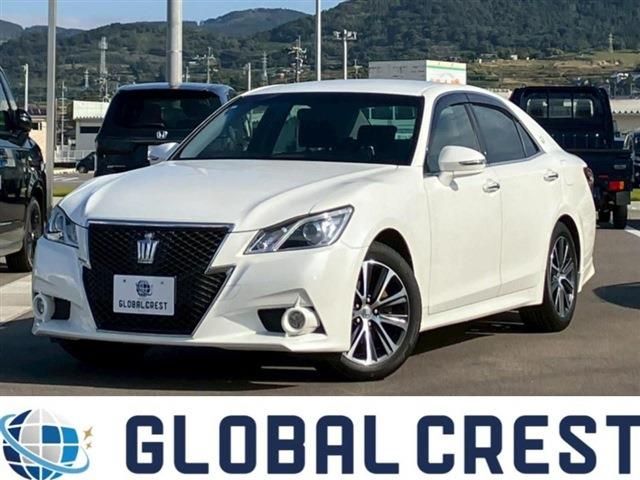 CROWN sedan