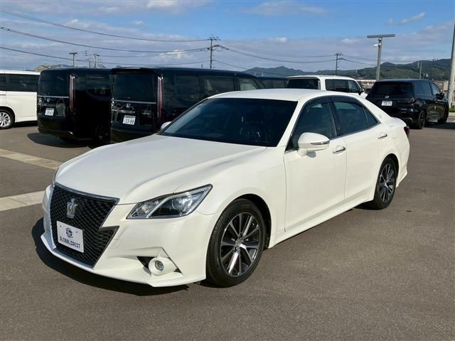 CROWN sedan