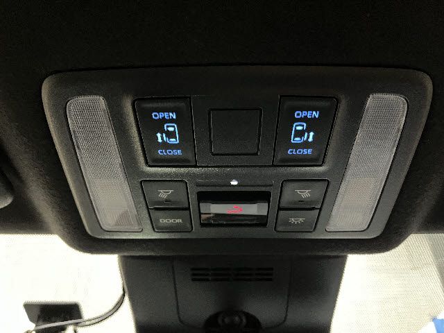 VOXY HYBRID