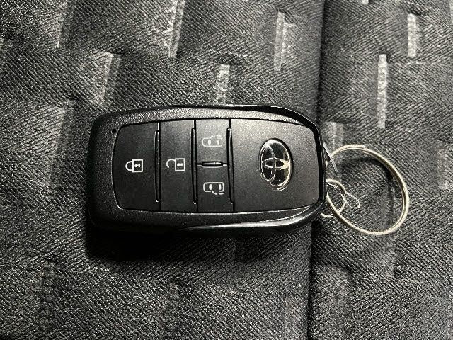 VOXY HYBRID