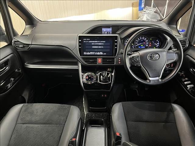 VOXY HYBRID