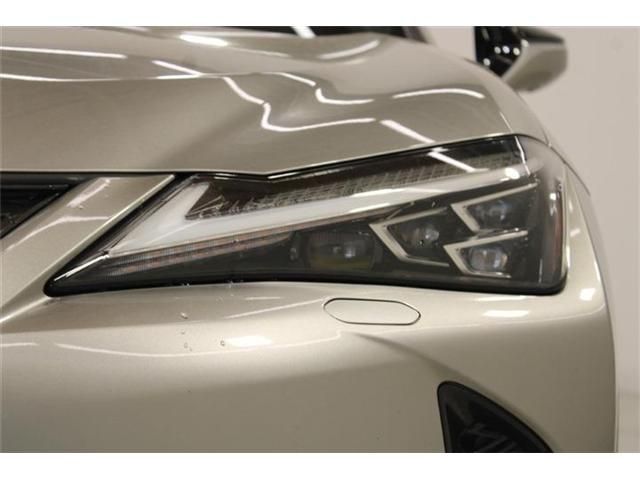 LEXUS UX200