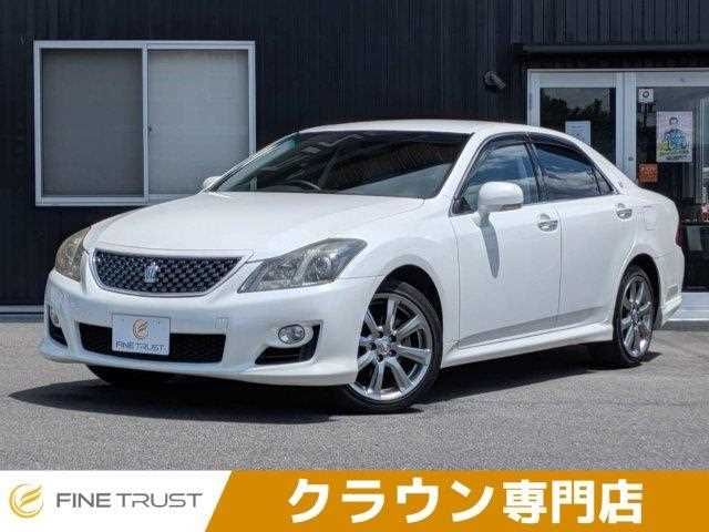 CROWN sedan