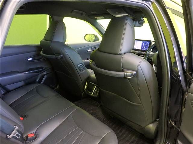 CROWN sedan hybrid