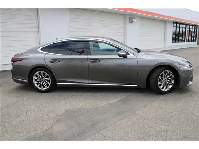 LEXUS LS500 4WD