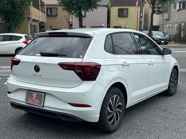 VOLKSWAGEN POLO