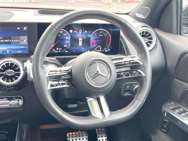 MERCEDES BENZ GLB