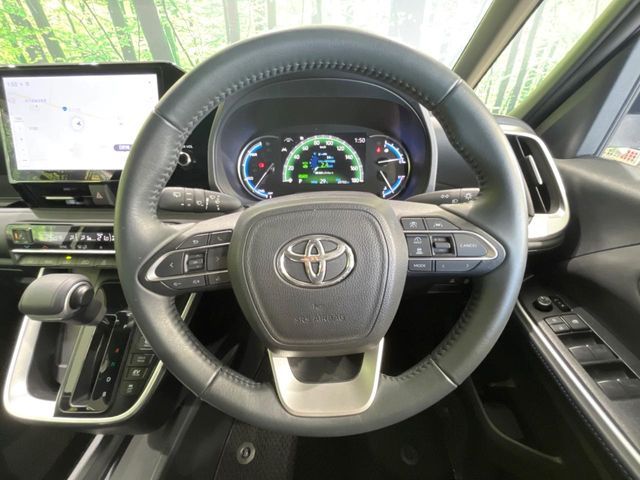 VOXY HYBRID