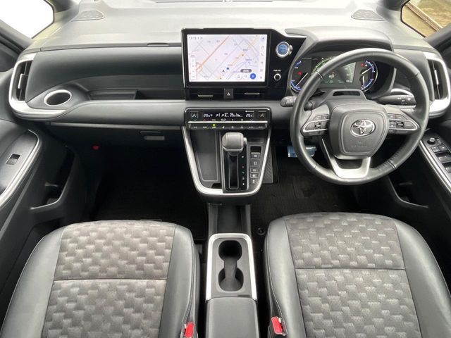 VOXY HYBRID