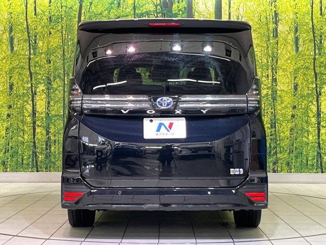 VOXY HYBRID