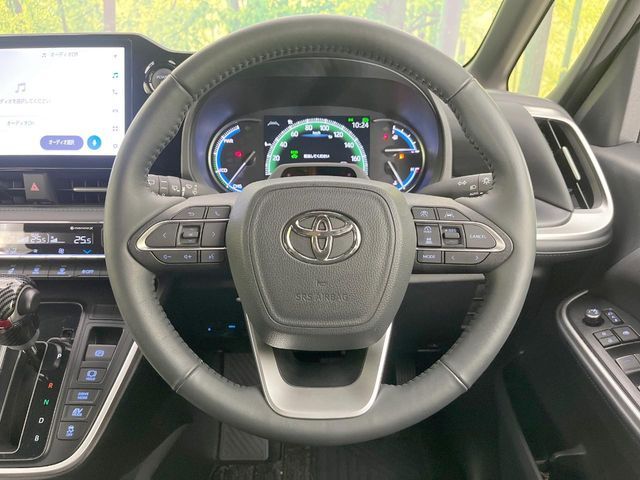 VOXY HYBRID
