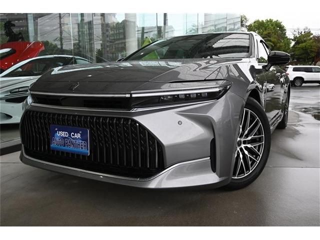 CROWN sedan hybrid