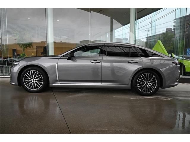CROWN sedan hybrid