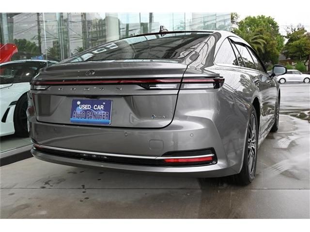 CROWN sedan hybrid