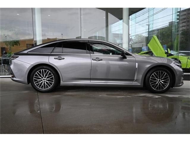 CROWN sedan hybrid