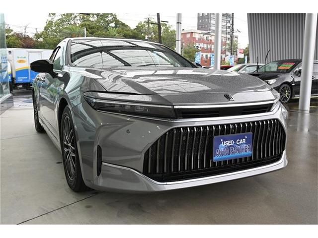 CROWN sedan hybrid