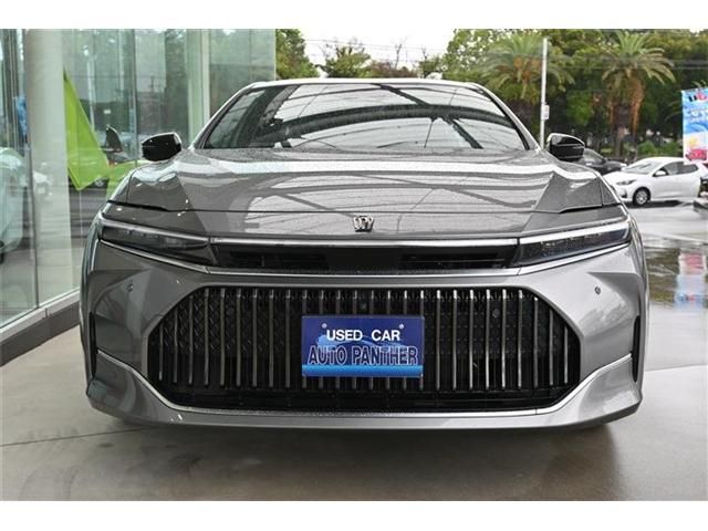 CROWN sedan hybrid