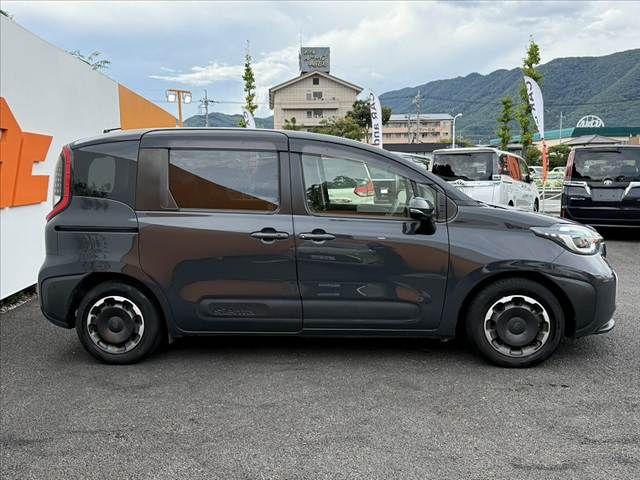 SIENTA HYBRID