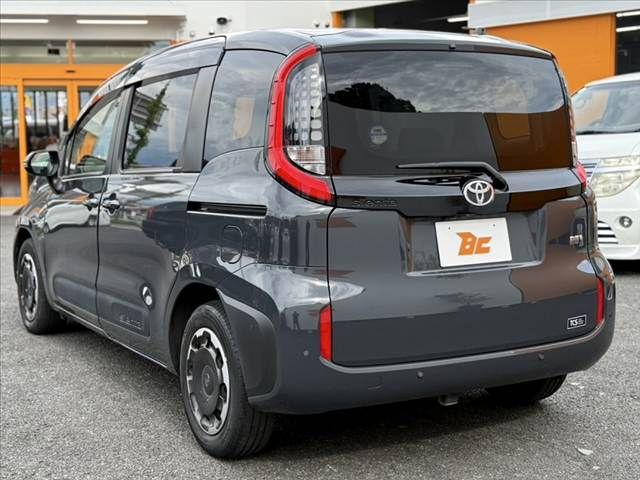 SIENTA HYBRID