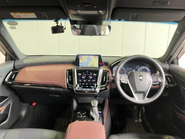 CROWN sedan hybrid