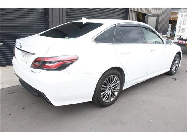 CROWN sedan hybrid 4WD