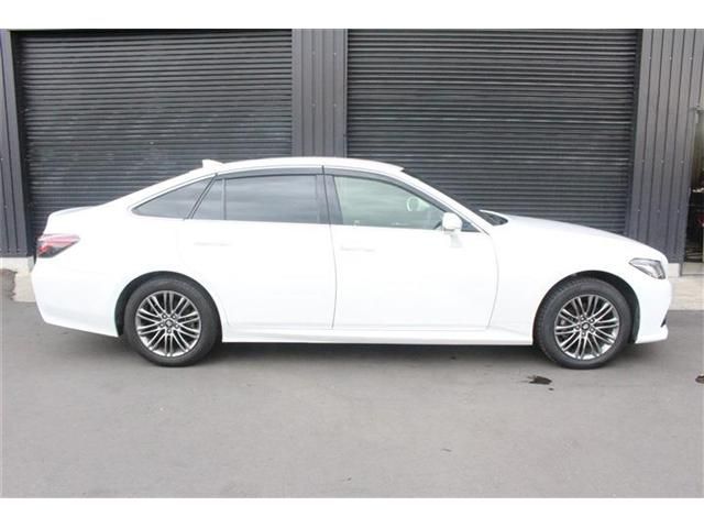 CROWN sedan hybrid 4WD