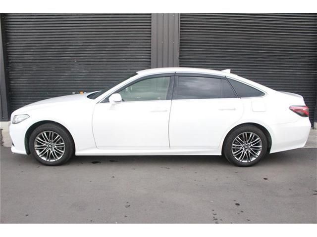 CROWN sedan hybrid 4WD