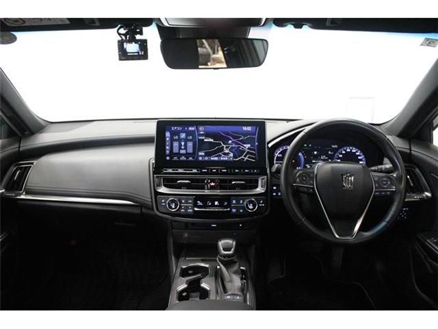 CROWN sedan hybrid 4WD