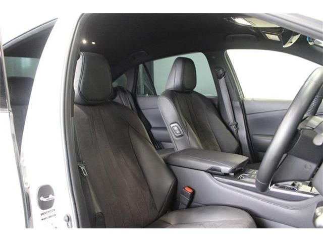 CROWN sedan hybrid 4WD