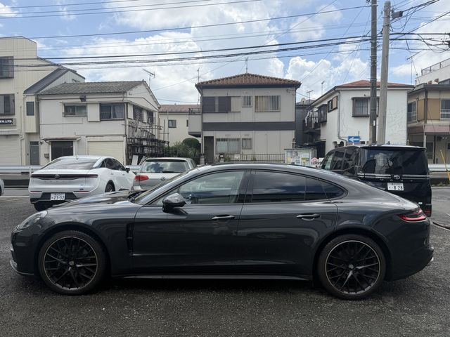 PORSCHE PANAMERA