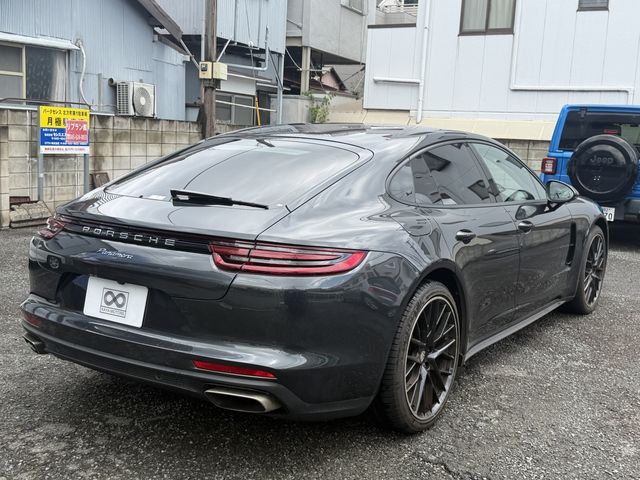 PORSCHE PANAMERA