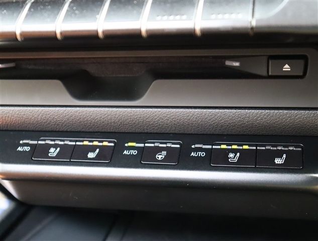 LEXUS UX200