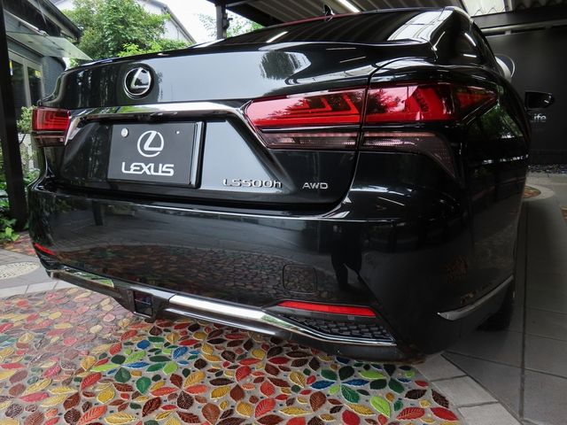 LEXUS LS500h 4WD
