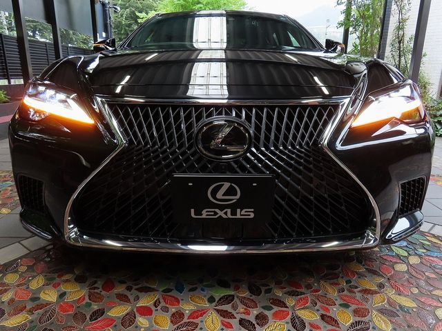 LEXUS LS500h 4WD