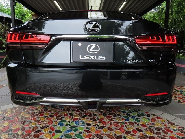 LEXUS LS500h 4WD