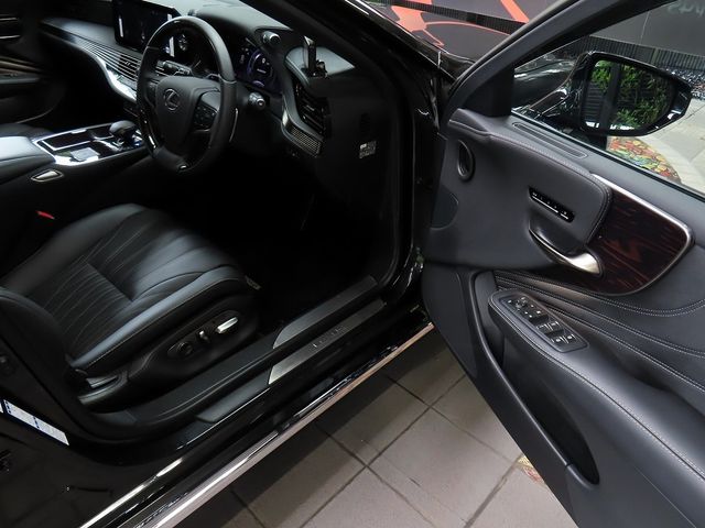 LEXUS LS500h 4WD