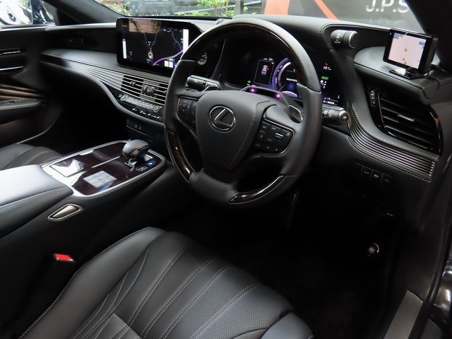 LEXUS LS500h 4WD