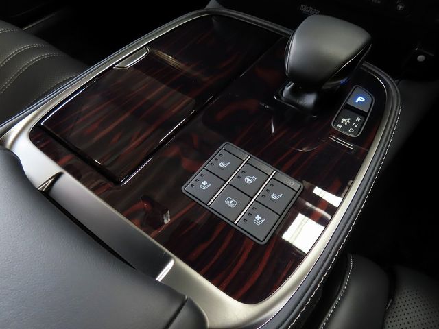 LEXUS LS500h 4WD