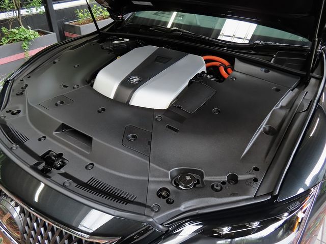 LEXUS LS500h 4WD