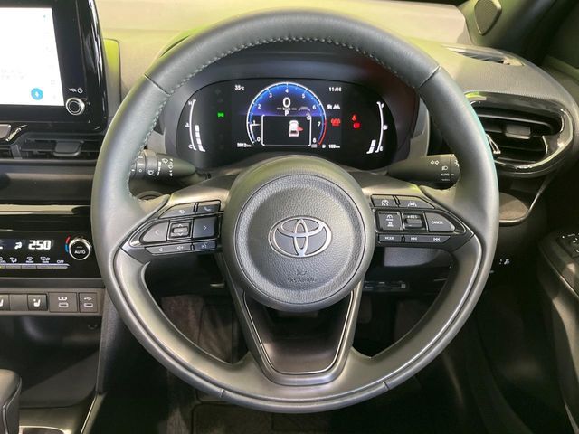YARIS CROSS