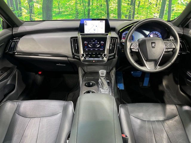 CROWN sedan hybrid 4WD