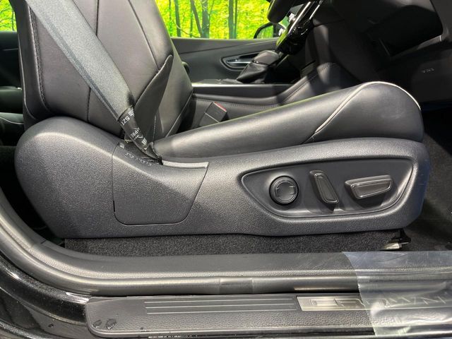 CROWN sedan hybrid 4WD