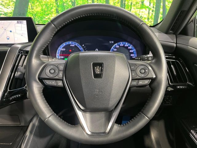 CROWN sedan hybrid 4WD
